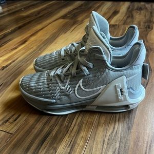 Nike Lebron Witness Basketball shoes